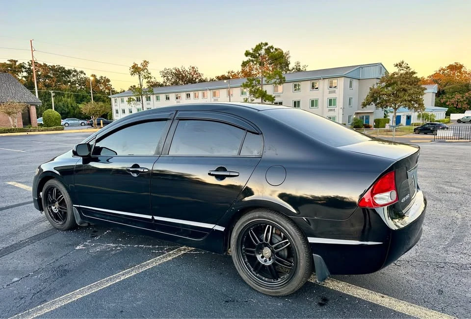 2011 Honda Civic 8th Gen - Image 5 of 12