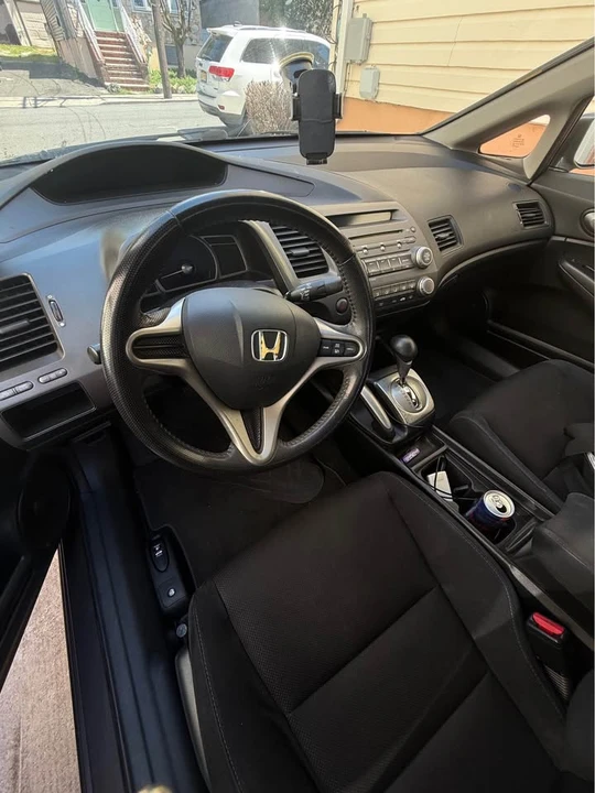 2011 Honda Civic 8th Gen - Image 3 of 5