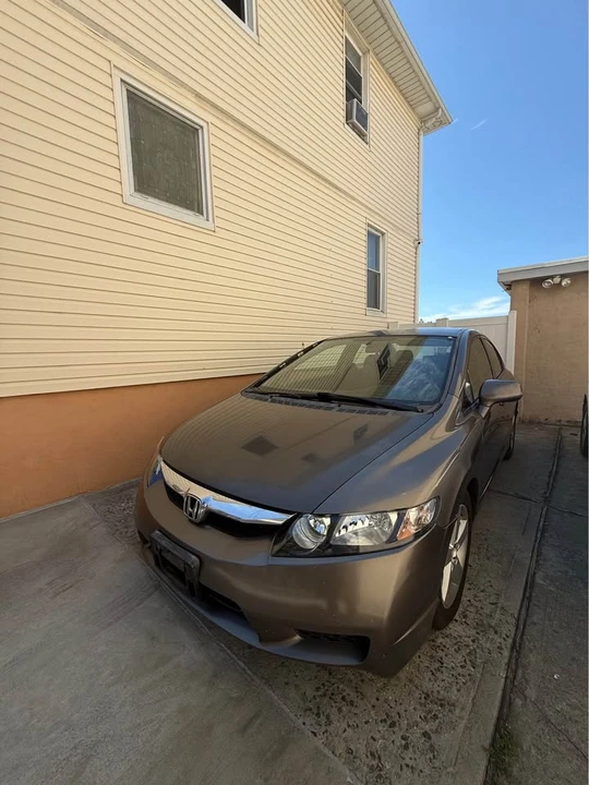 2011 Honda Civic 8th Gen - Image 2 of 5