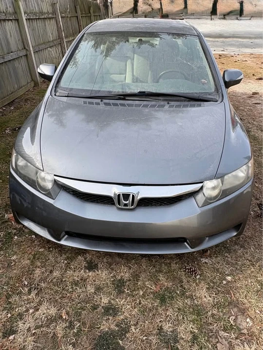 2011 Honda Civic 8th Gen - Image 2 of 7