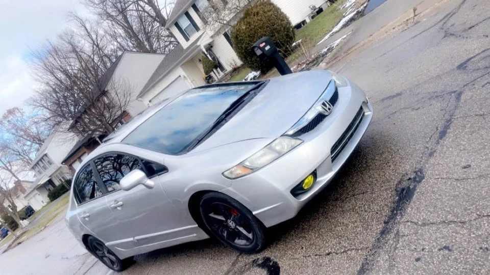 2011 Honda Civic 8th Gen - Image 7 of 17