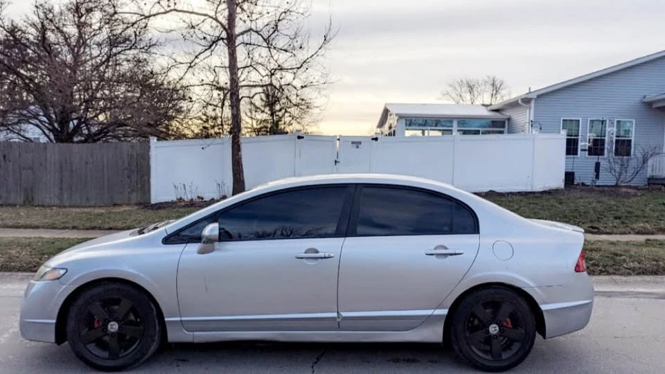 2011 Honda Civic 8th Gen - Image 2 of 17