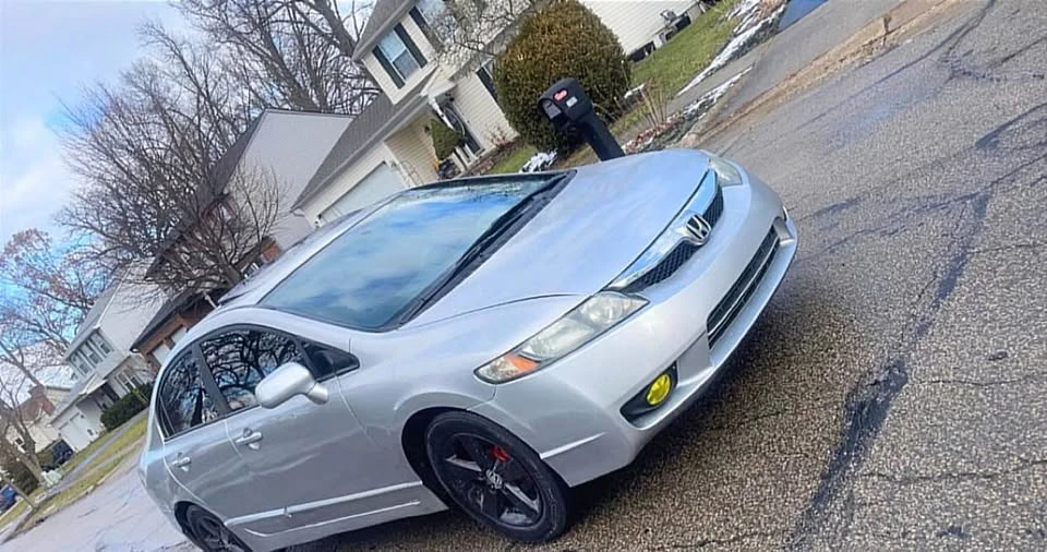 2011 Honda Civic 8th Gen - Image 2 of 20