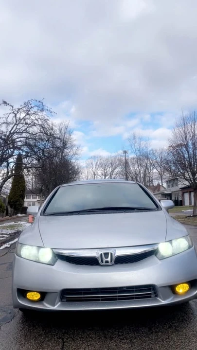2011 Honda Civic 8th Gen - Image 9 of 17