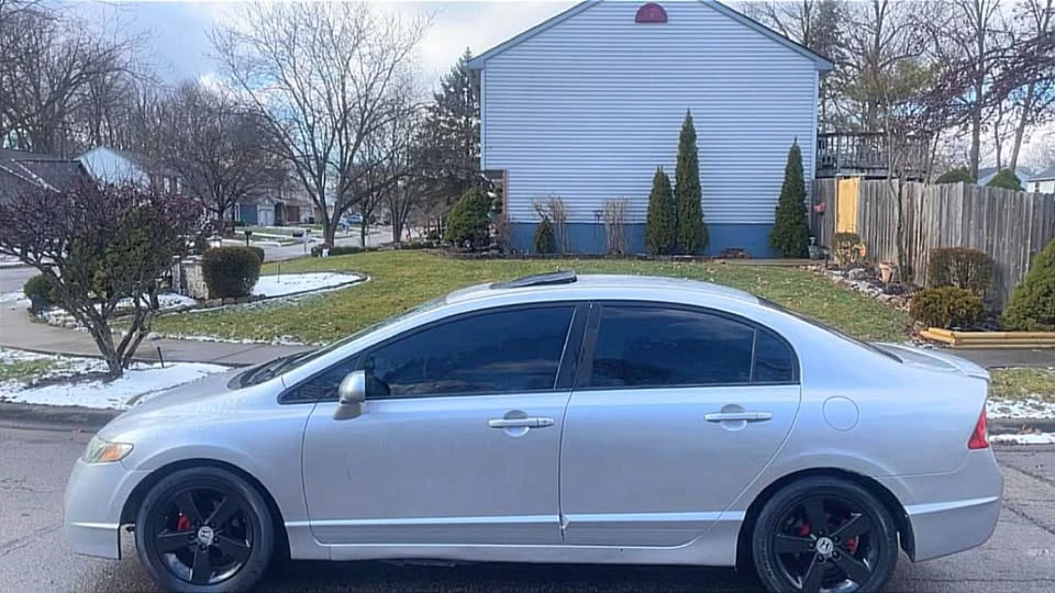 2011 Honda Civic 8th Gen - Image 3 of 20