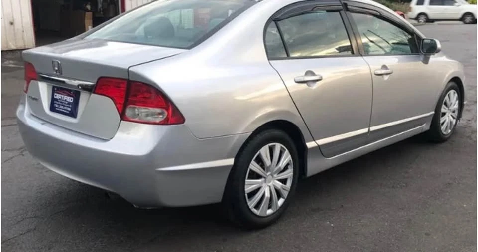 2011 Honda Civic 8th Gen - Image 3 of 8