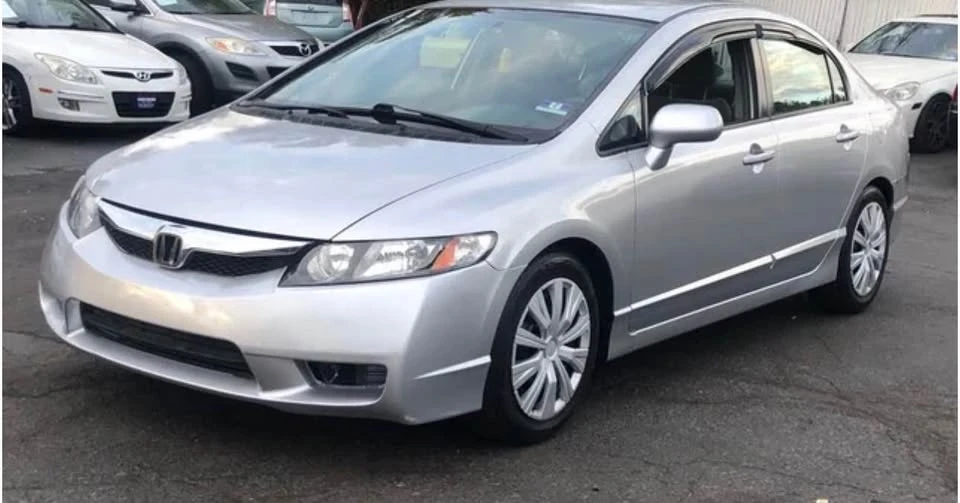 2011 Honda Civic 8th Gen - Image 4 of 8