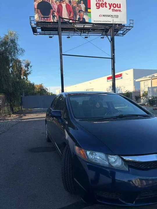 2011 Honda Civic 8th Gen - Image 2 of 9