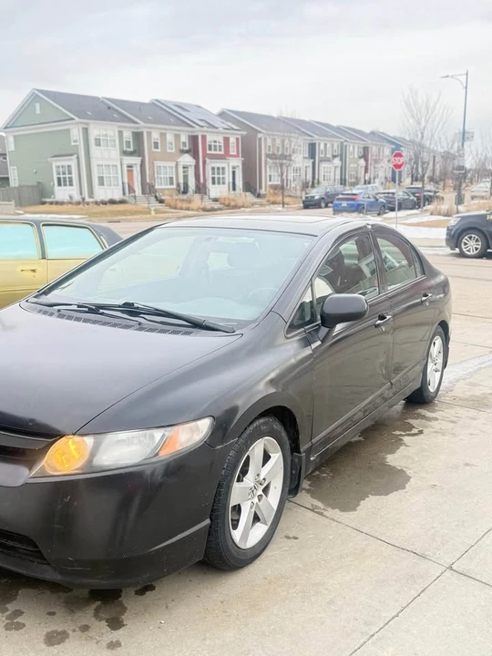 2011 Honda Civic 8th Gen - Image 3 of 7