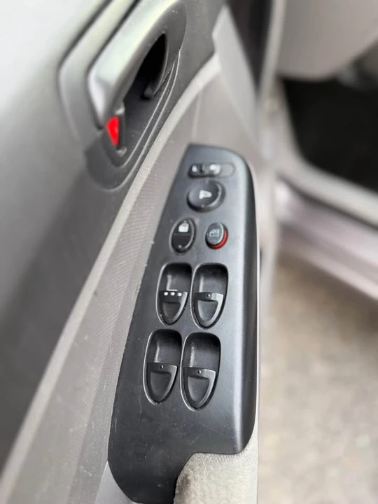 2011 Honda Civic 8th Gen - Image 9 of 18