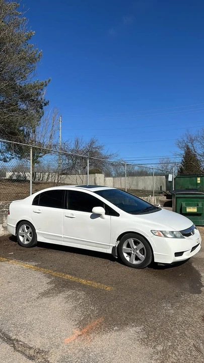 2011 Honda Civic 8th Gen - Image 2 of 4
