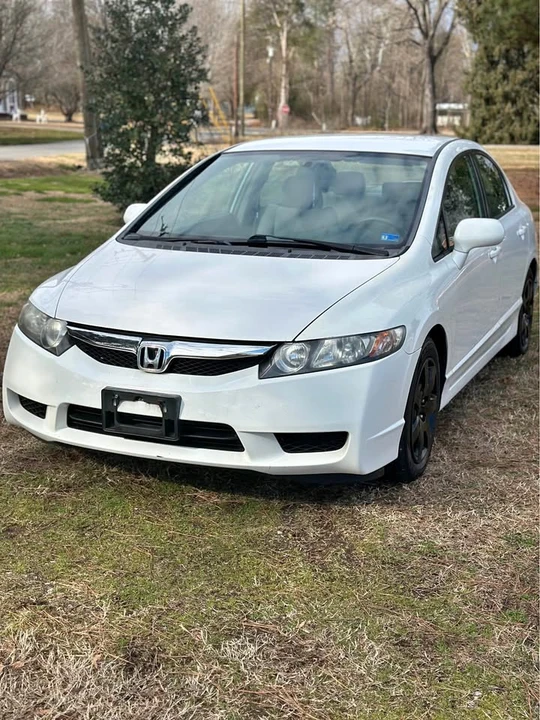 2011 Honda Civic 8th Gen - Image 2 of 14