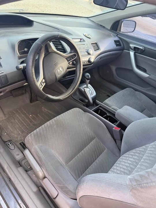 2011 Honda Civic 8th Gen - Image 2 of 6