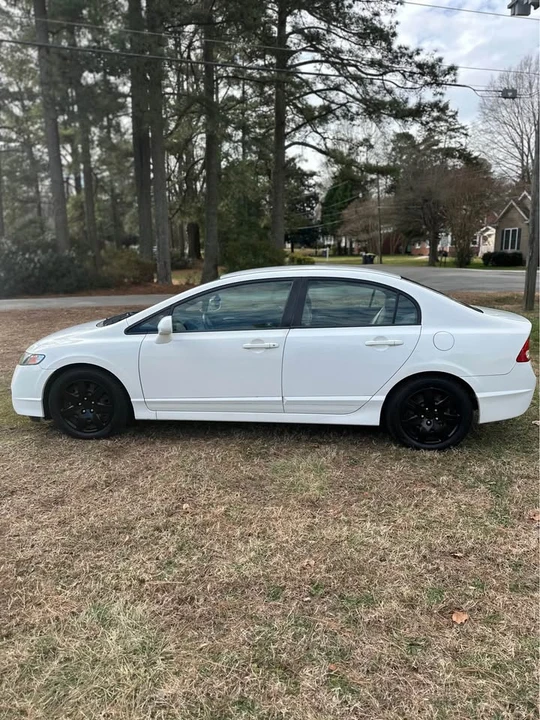 2011 Honda Civic 8th Gen - Image 8 of 14