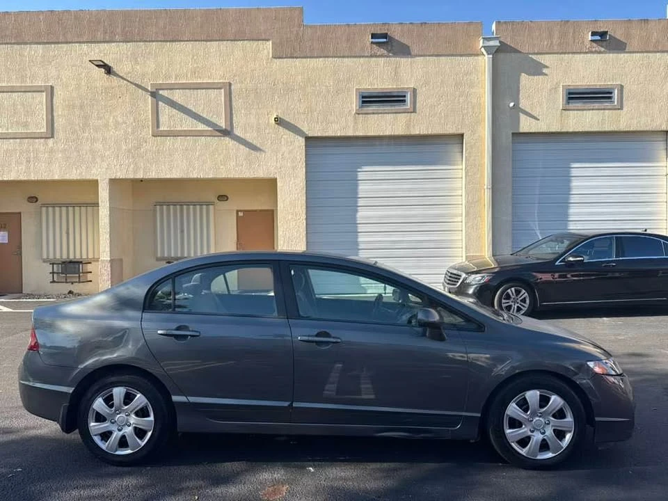 2011 Honda Civic 8th Gen - Image 4 of 11
