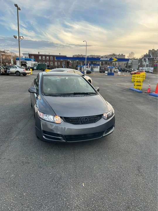 2011 Honda Civic 8th Gen - Image 2 of 10