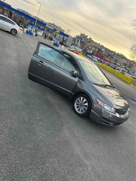 2011 Honda Civic 8th Gen - Image 4 of 10
