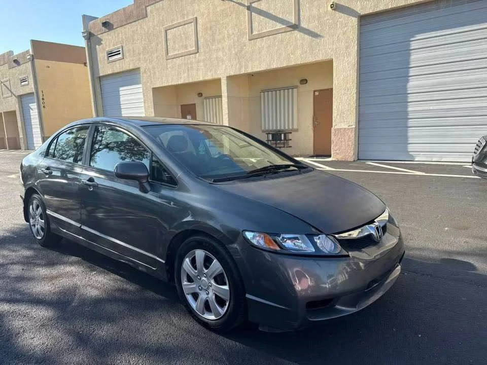 2011 Honda Civic 8th Gen - Image 2 of 8