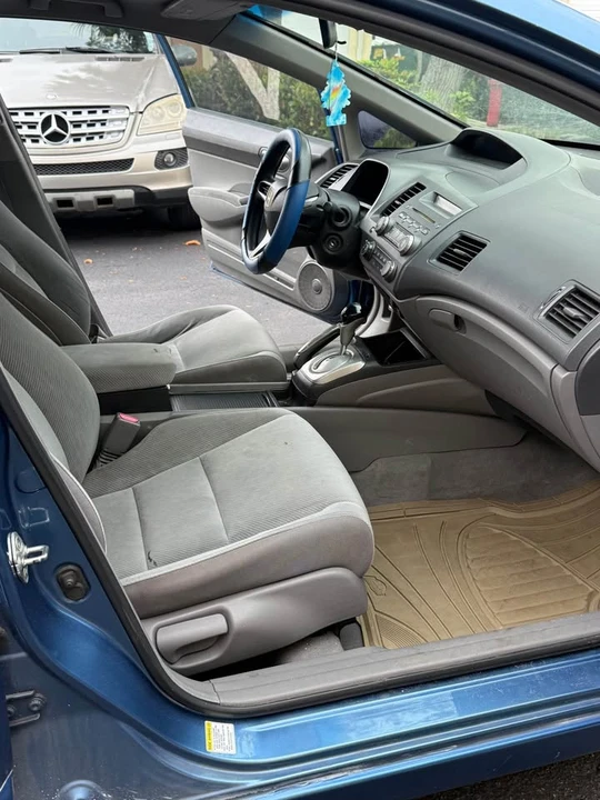 2011 Honda Civic 8th Gen - Image 8 of 11