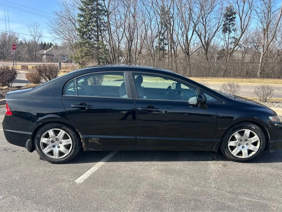 2011 Honda Civic 8th Gen - Image 2 of 2