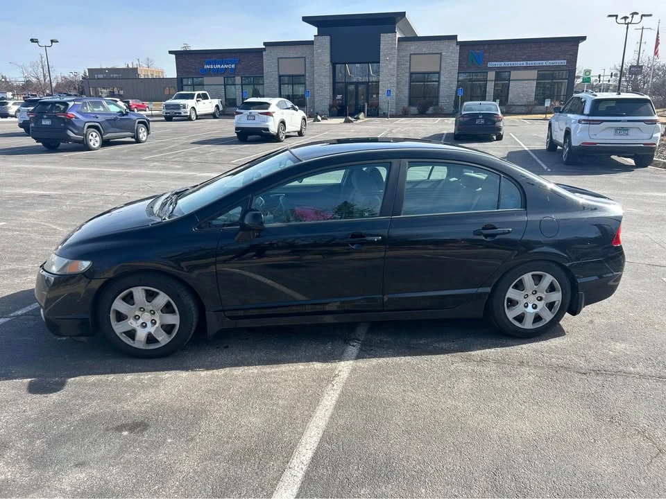 2011 Honda Civic 8th Gen - Image 2 of 9