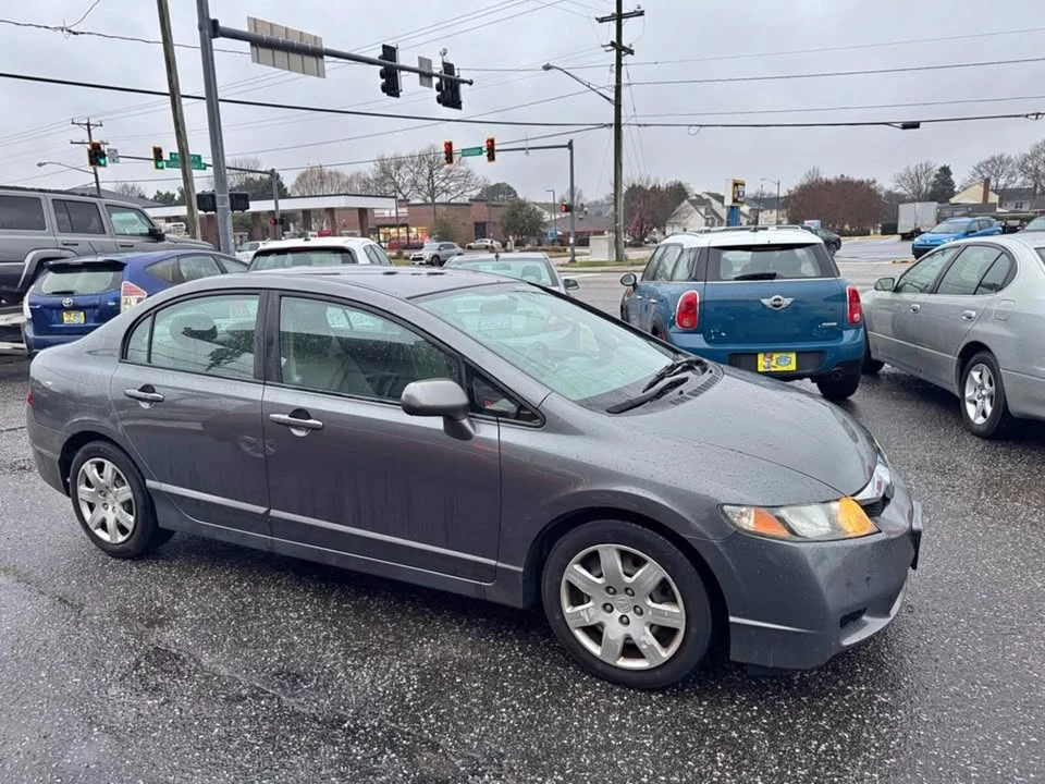 2011 Honda Civic 8th Gen - Image 2 of 15