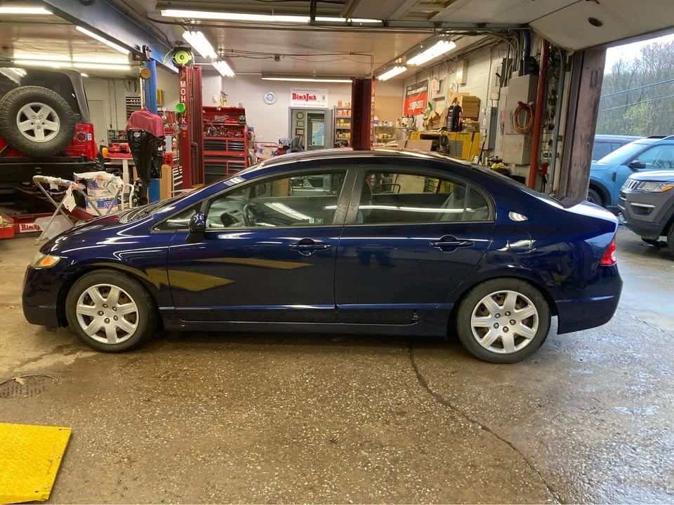 2011 Honda Civic 8th Gen - Image 2 of 13