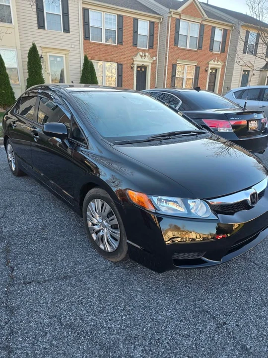 2011 Honda Civic 8th Gen - Image 2 of 6