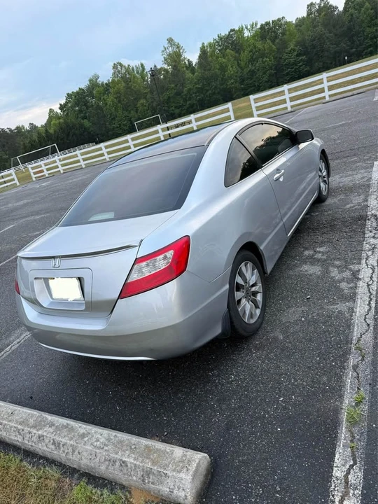 2011 Honda Civic 8th Gen - Image 3 of 7