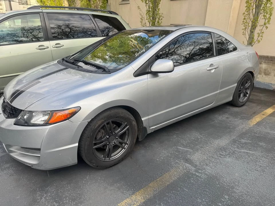 2011 Honda Civic 8th Gen - Image 2 of 6