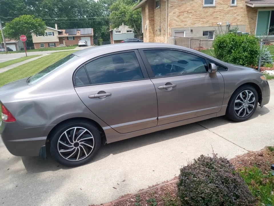 2011 Honda Civic 8th Gen - Image 3 of 4