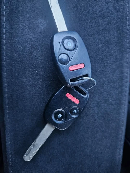 2011 Honda Civic 8th Gen - Image 5 of 15