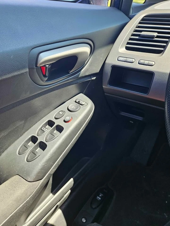 2011 Honda Civic 8th Gen - Image 14 of 15