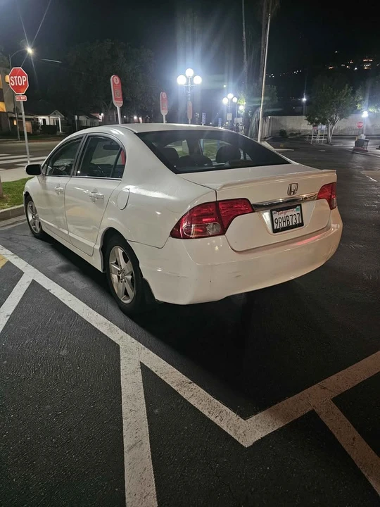 2011 Honda Civic 8th Gen - Image 2 of 4