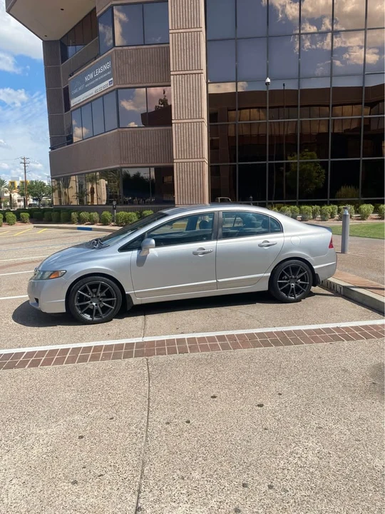 2011 Honda Civic 8th Gen - Image 3 of 5