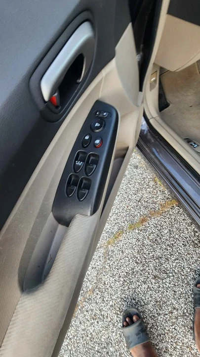 2011 Honda Civic 8th Gen - Image 4 of 12