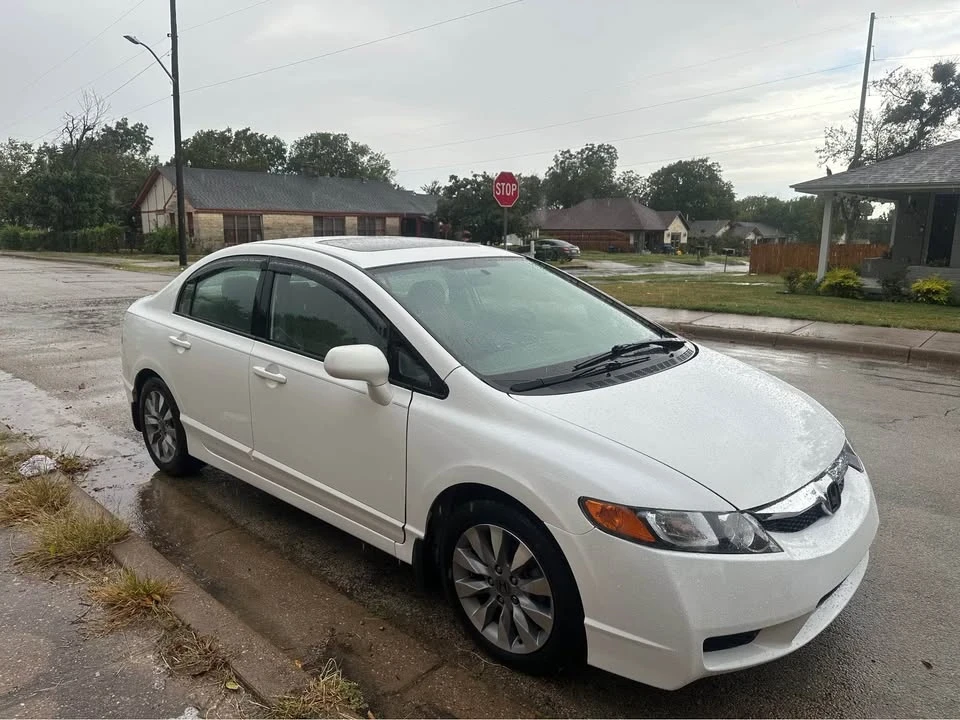 2011 Honda Civic 8th Gen - Image 3 of 8