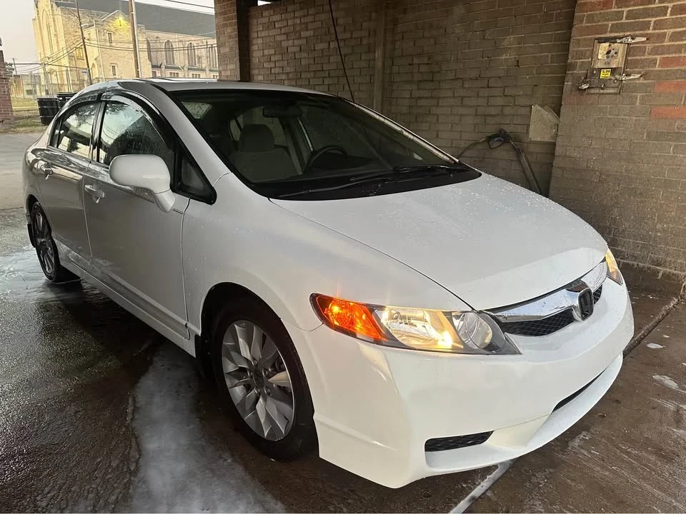 2011 Honda Civic 8th Gen - Image 2 of 8