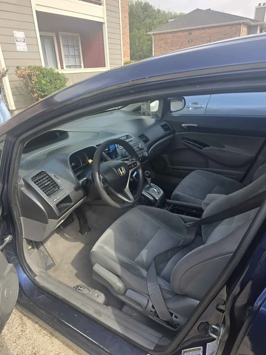 2011 Honda Civic 8th Gen - Image 3 of 4