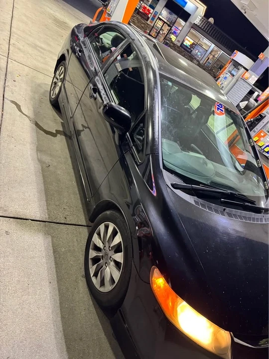 2011 Honda Civic 8th Gen - Image 2 of 8