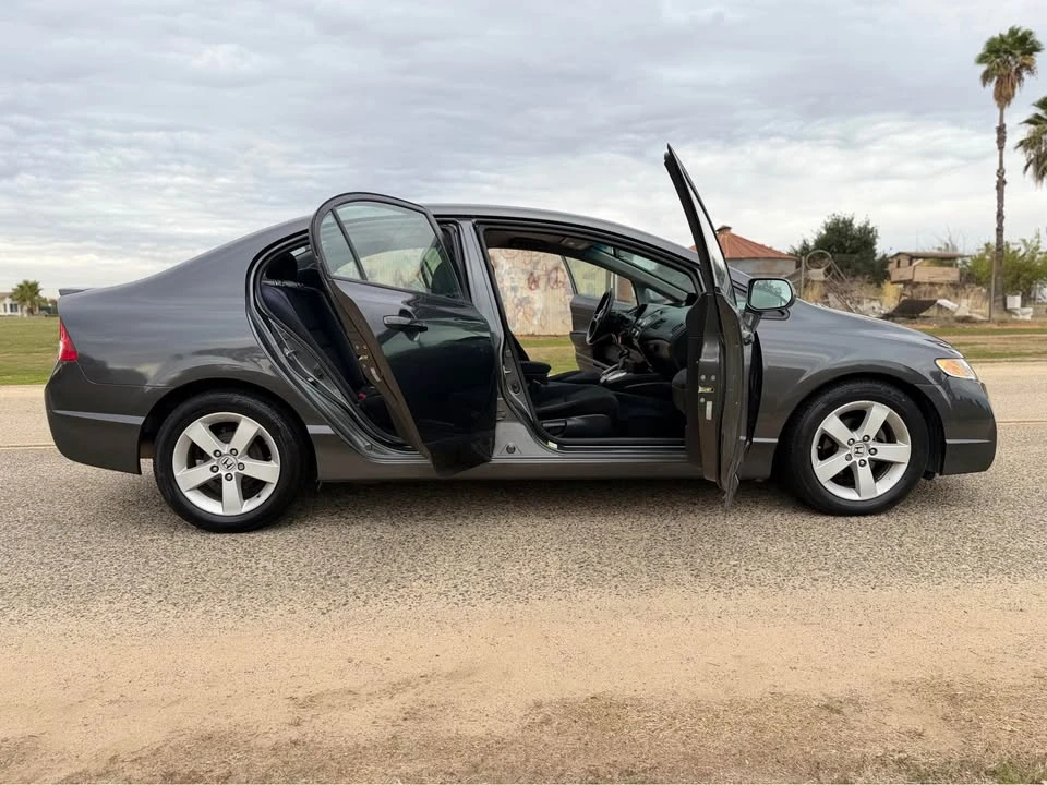 2011 Honda Civic 8th Gen - Image 2 of 11