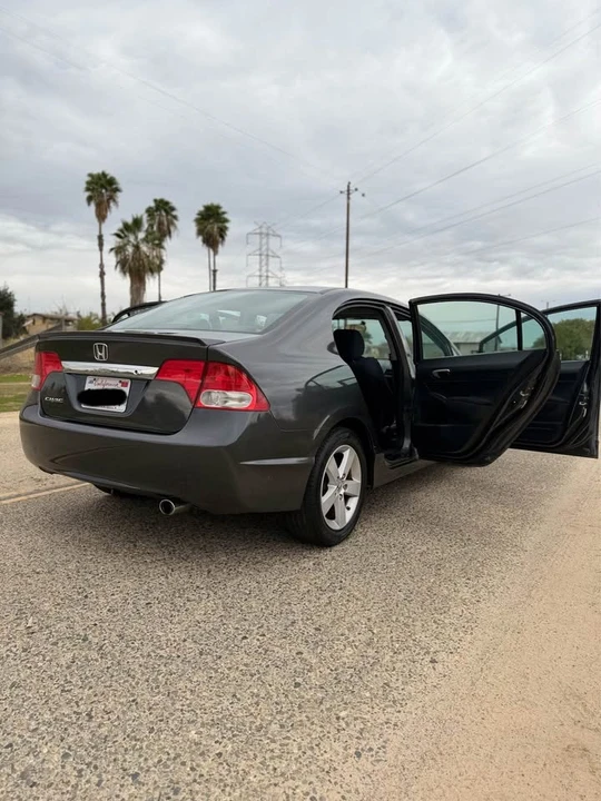 2011 Honda Civic 8th Gen - Image 3 of 11