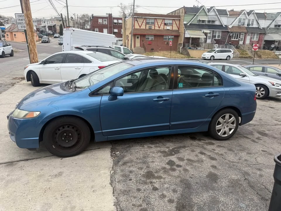 2011 Honda Civic 8th Gen - Image 3 of 8