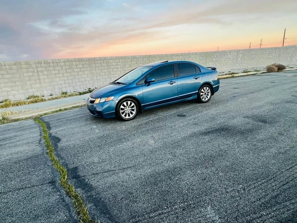 2011 Honda Civic 8th Gen - Image 2 of 9