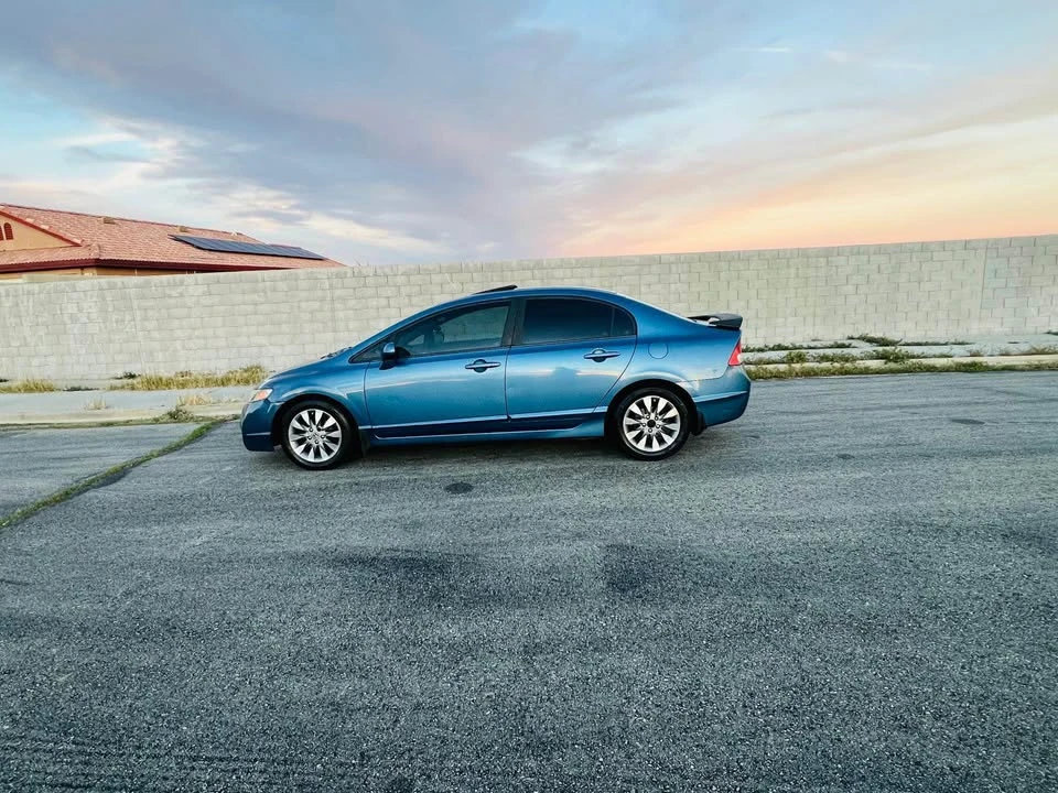 2011 Honda Civic 8th Gen - Image 3 of 9