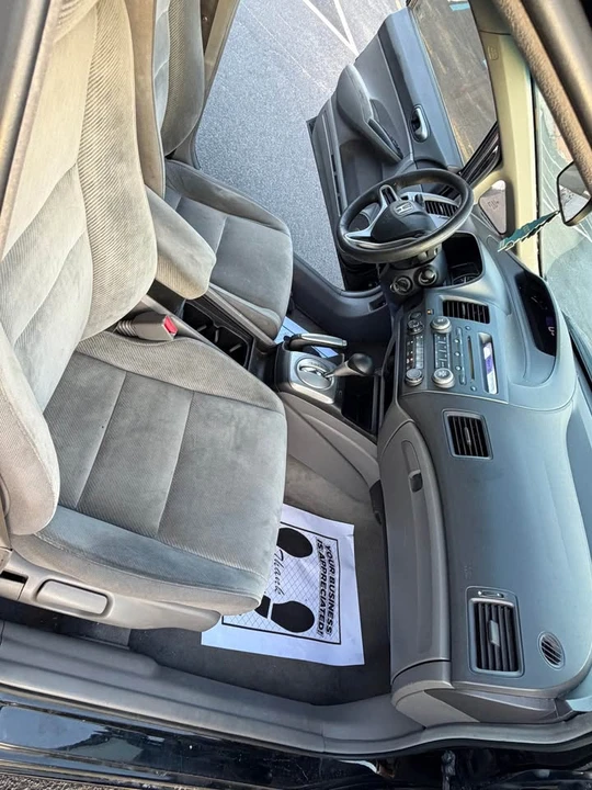 2011 Honda Civic 8th Gen - Image 2 of 8
