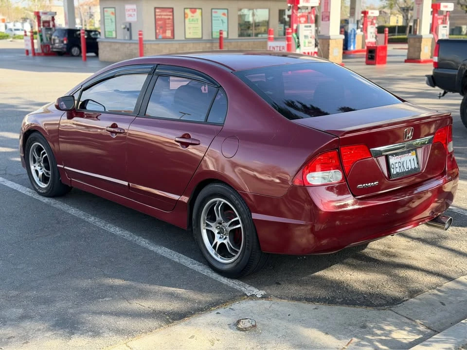 2011 Honda Civic 8th Gen - Image 2 of 9