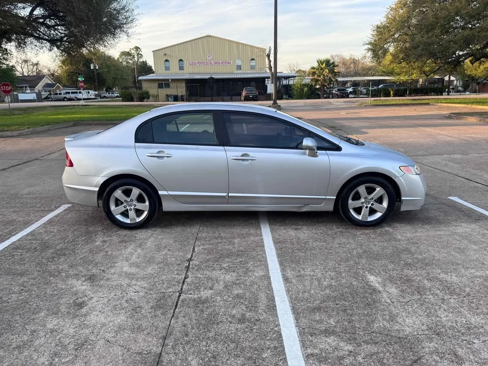 2011 Honda Civic 8th Gen - Image 4 of 9