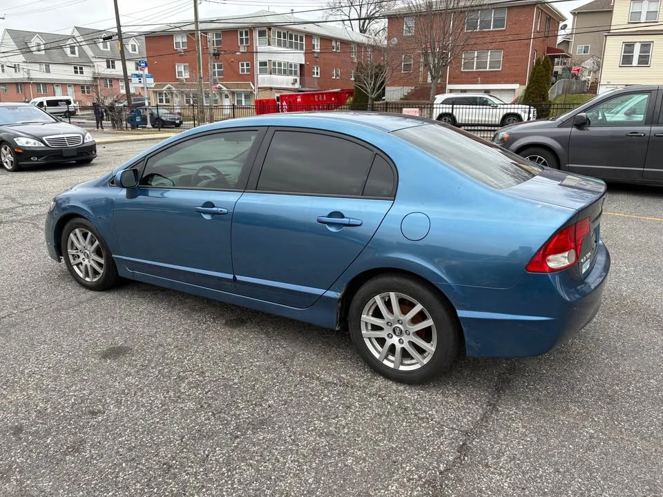 2011 Honda Civic 8th Gen - Image 3 of 7