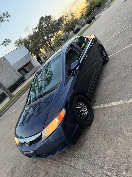 2011 Honda Civic 8th Gen - Image 2 of 11